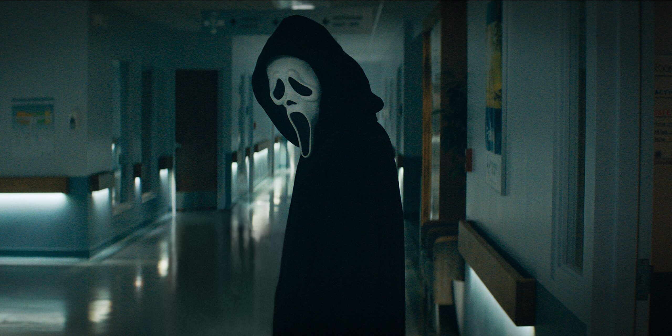 the-ghostface-killer-on-a-hospital-ward-in-scream-2022-8173260